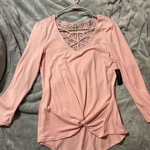 No boundaries NB CAGE NK TEE W MEDALLION BACK Size M (7-9)